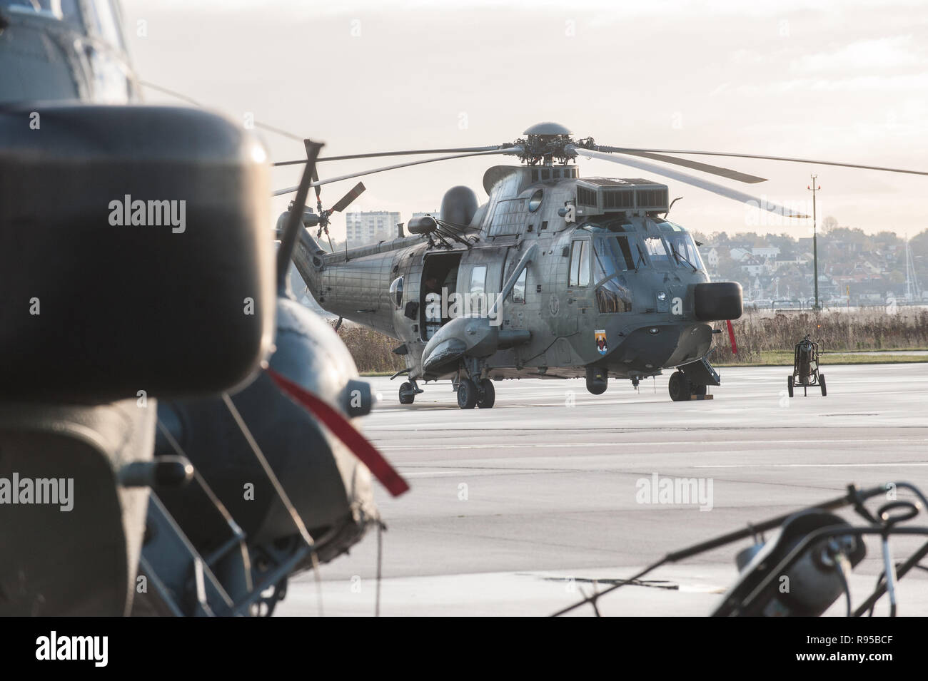 06.11.2012, Germany, Schleswig-Holstein, Kiel - Sea Kings auf dem Marinefliegergeschwader 5 in Kiel Holtenau. Hubschrauber auf dem Flugfeld. Hubschrau Stock Photo