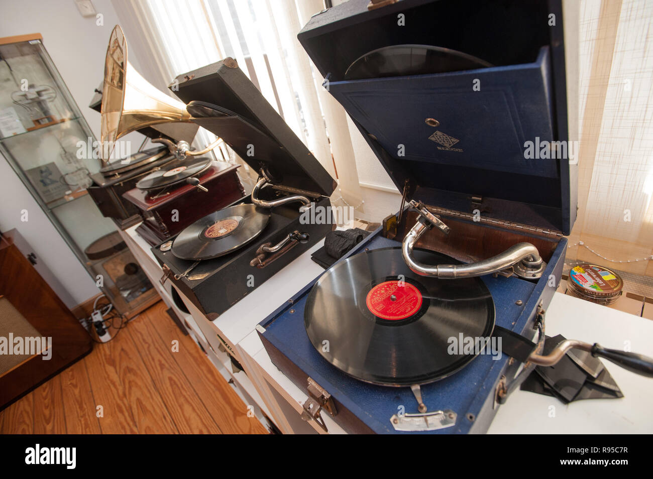 Travel gramophones hi-res stock photography and images - Alamy