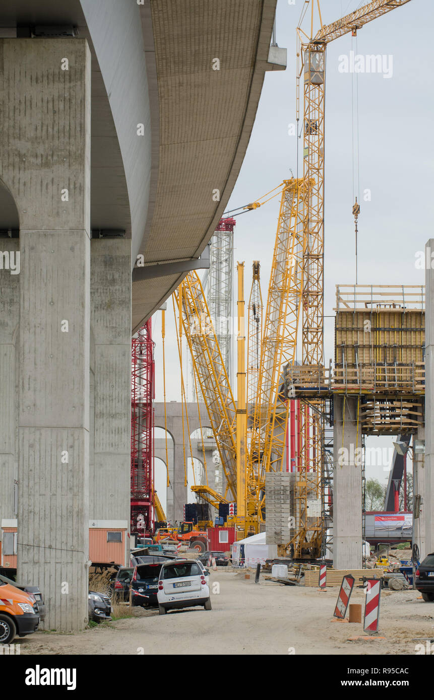 07.05.2013, Itzehoe, Schleswig-Holstein, Germany - Aufbau der Brueckenpfeiler der zweiten Stoerbruecke uber die Stoer im Verlauf der A23 bei Itzehoe,  Stock Photo