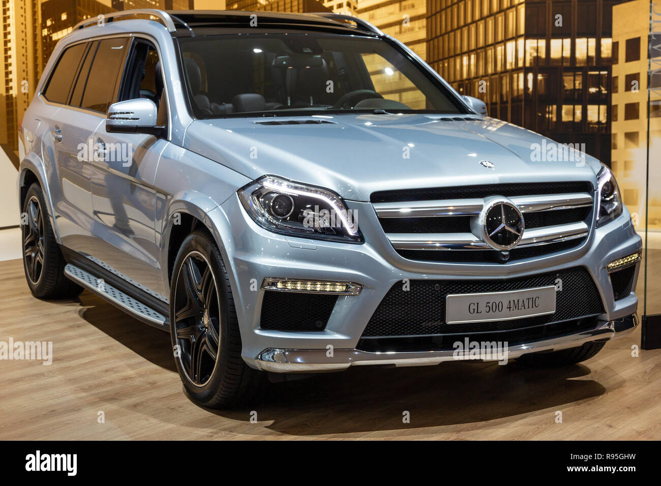 Mercedes benz gl hi-res stock photography and images - Alamy