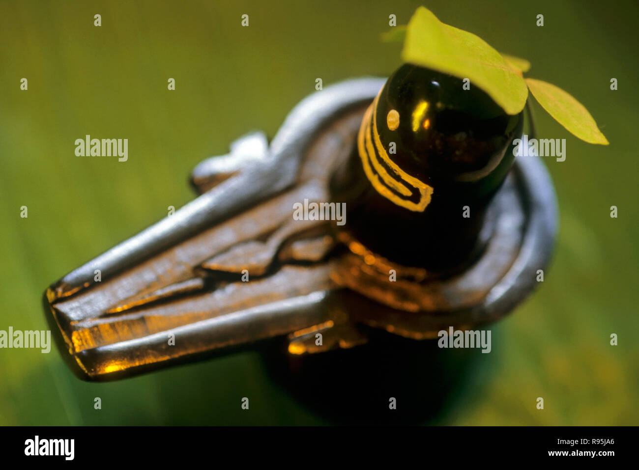 Shiva Linga Hi Res Stock Photography And Images Alamy