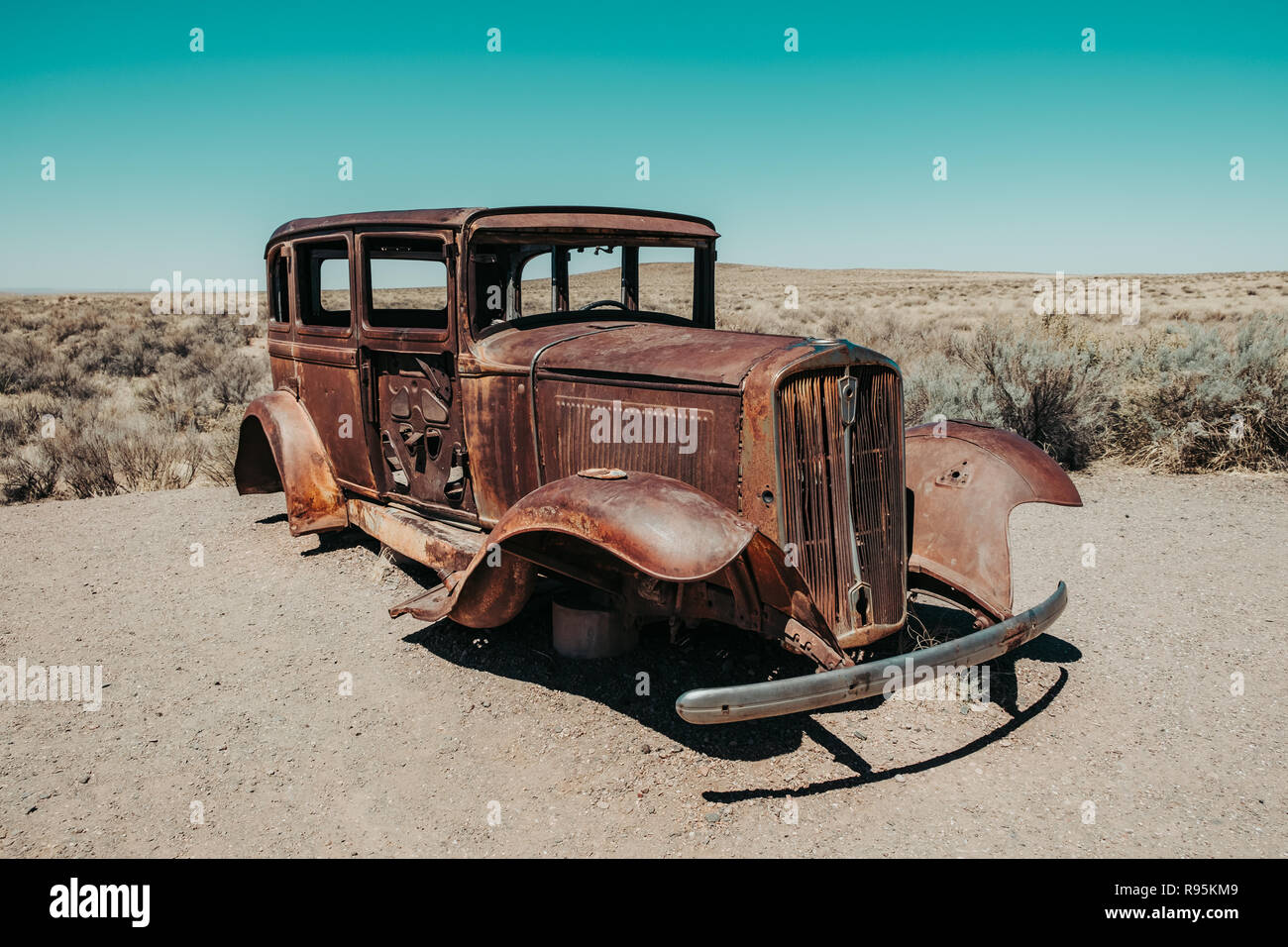 Abandoned car park desert hi-res stock photography and images - Alamy