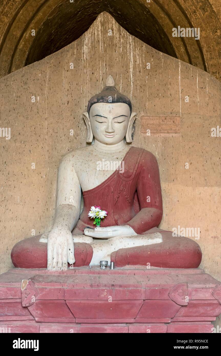 Seated Buddha Image at Dhammayan Gyi, Dhammayangyi temple, Bagan, Myanmar, Burma Stock Photo