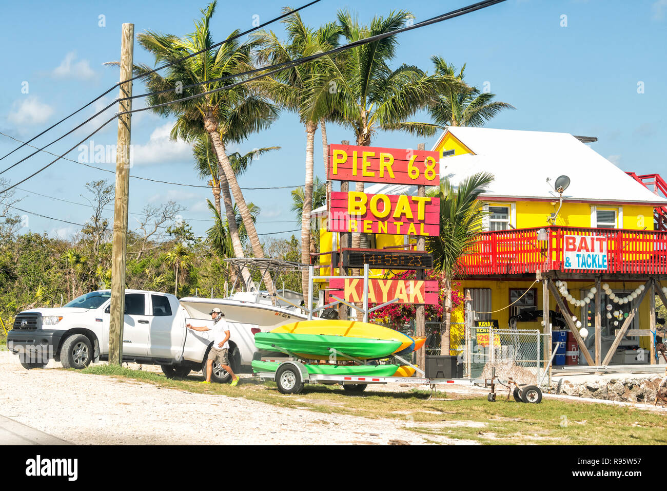 https://c8.alamy.com/comp/R95W57/layton-usa-may-1-2018-sign-for-pier-68-rental-kayak-bait-and-tackle-services-shop-store-in-florida-long-key-at-overseas-highway-road-street-R95W57.jpg