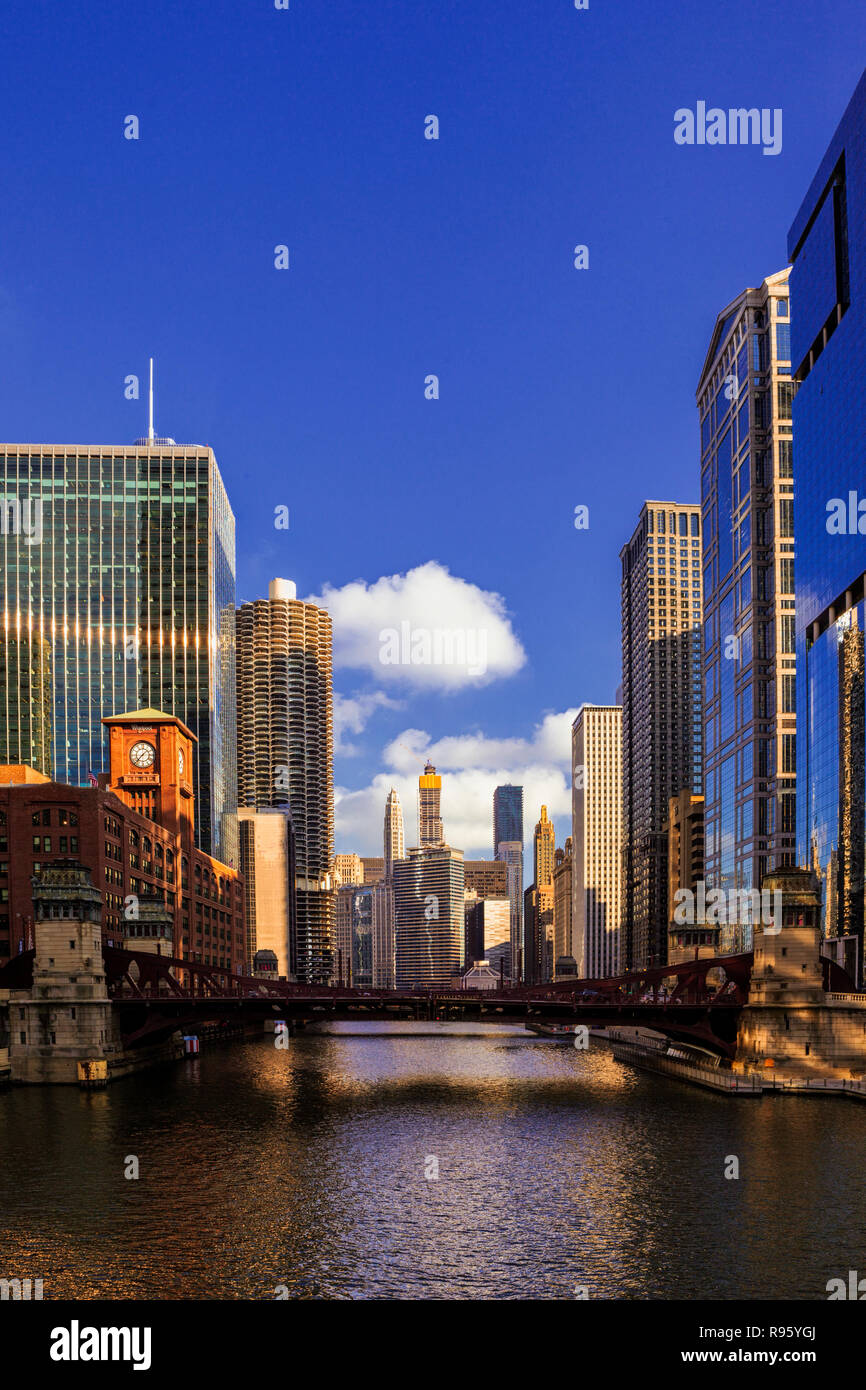 Downtown Chicago view looking down the Chicago River Stock Photo - Alamy