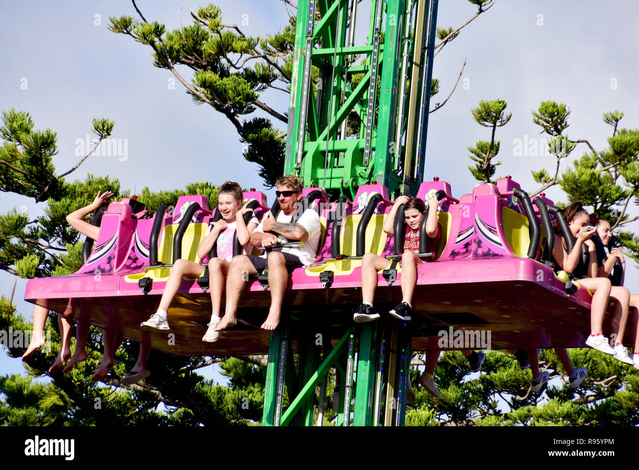 THRILL SEEKERS ON SHOW RIDE Stock Photo - Alamy