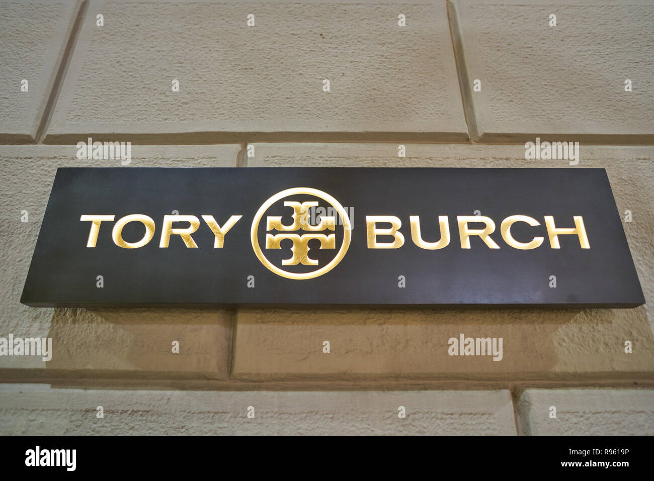 MILAN, ITALY - CIRCA NOVEMBER, 2017: close up shot of Tory Burch sign. Tory  Burch LLC is an American fashion label owned, operated and founded by Amer  Stock Photo - Alamy