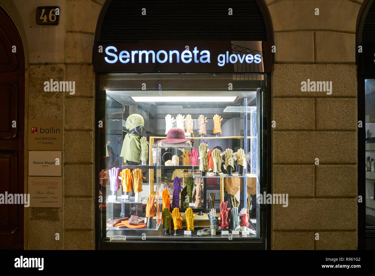 Sermoneta gloves shop hi-res stock photography and images - Alamy