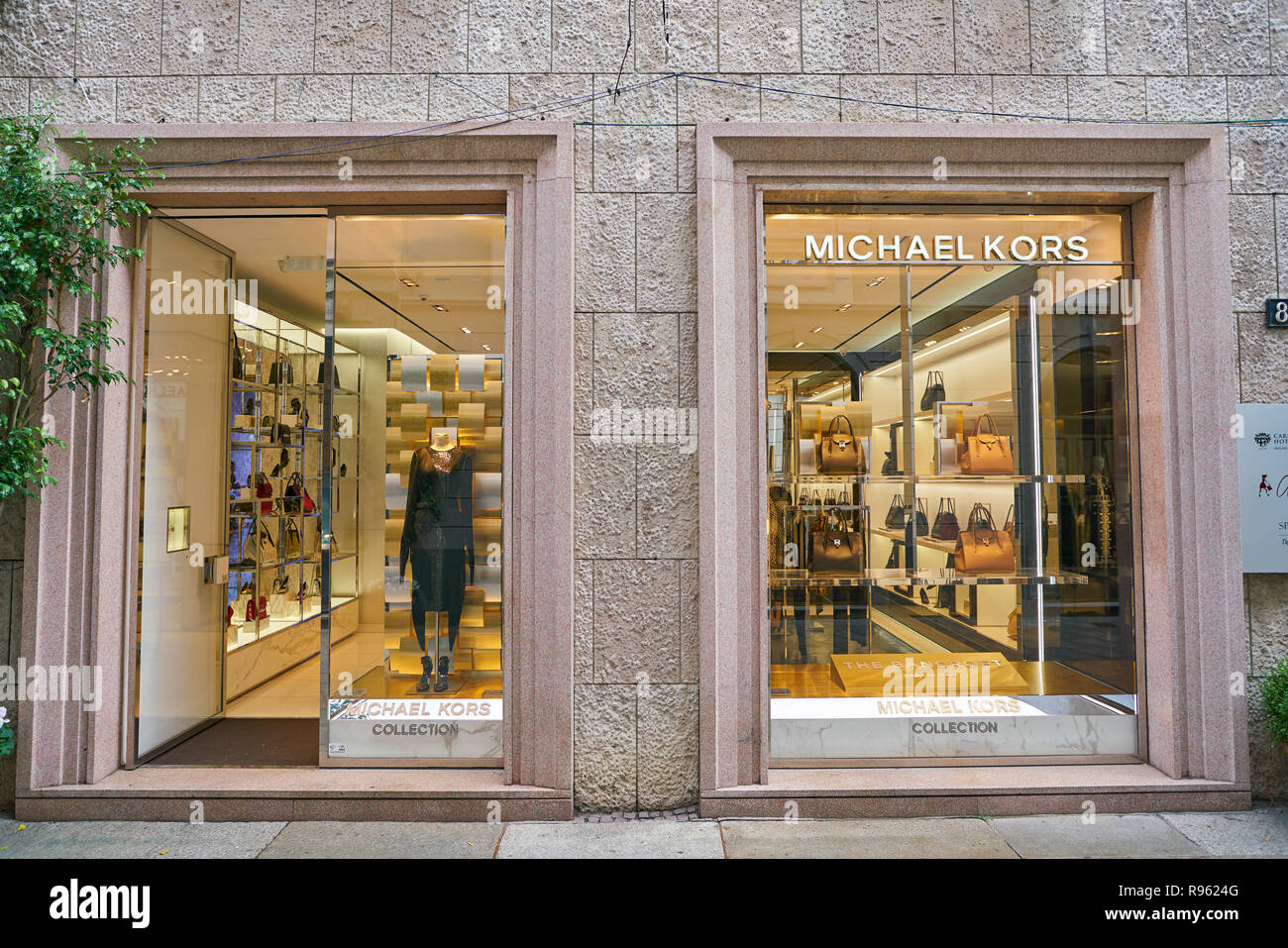 MILAN, ITALY - CIRCA NOVEMBER, 2017: entrance and display window at Michael  Kors store in Milan. Michael Kors Holdings Limited is an American fashion  Stock Photo - Alamy