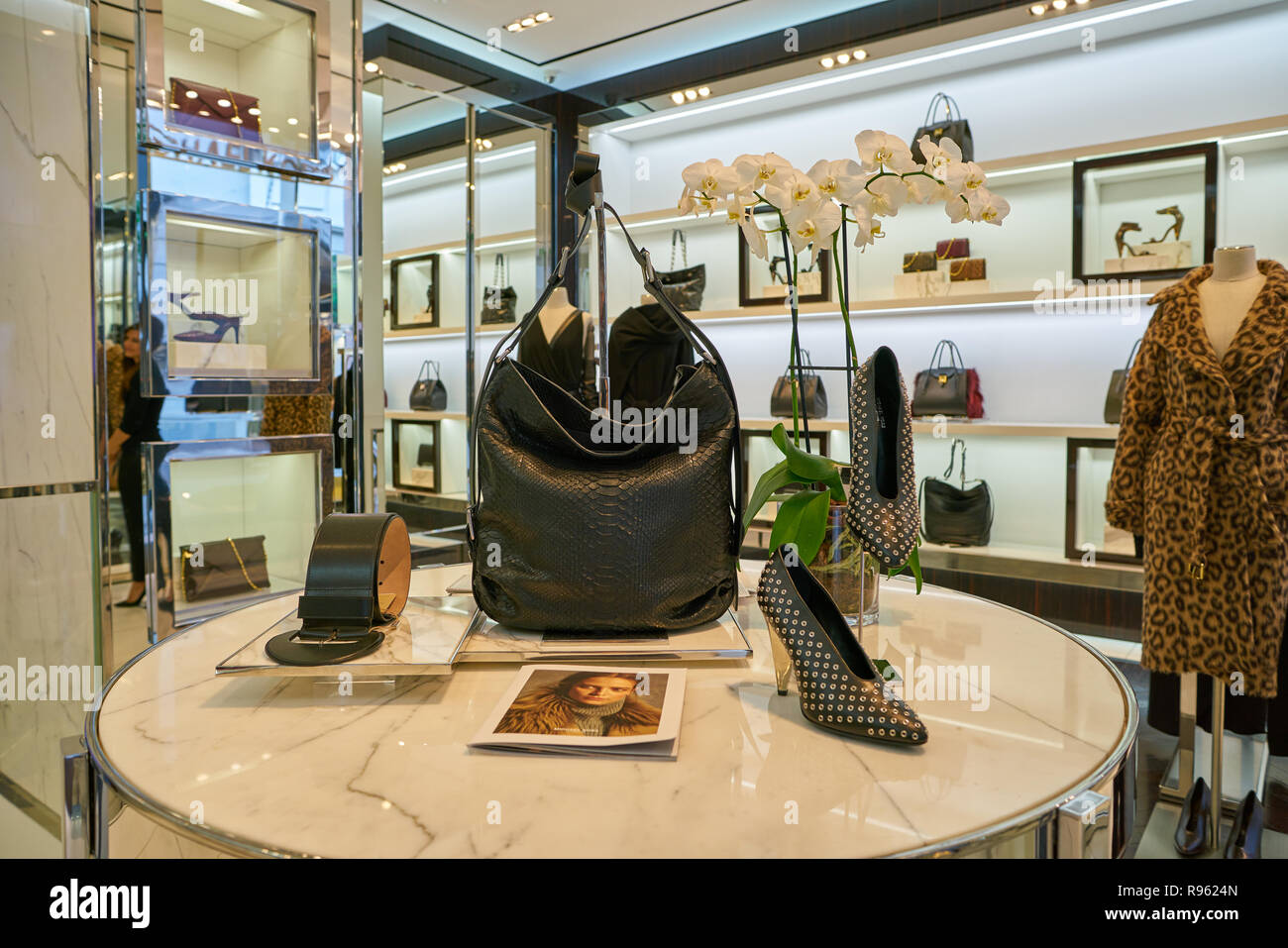 MILAN, ITALY - CIRCA NOVEMBER, 2017: black bag on display at Michael Kors  store in Milan. Michael Kors Holdings Limited is an American fashion company  Stock Photo - Alamy