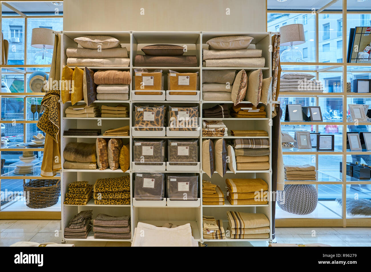 MILAN, ITALY - CIRCA NOVEMBER, 2017: interior shot of Zara Home store in  Milan Stock Photo - Alamy