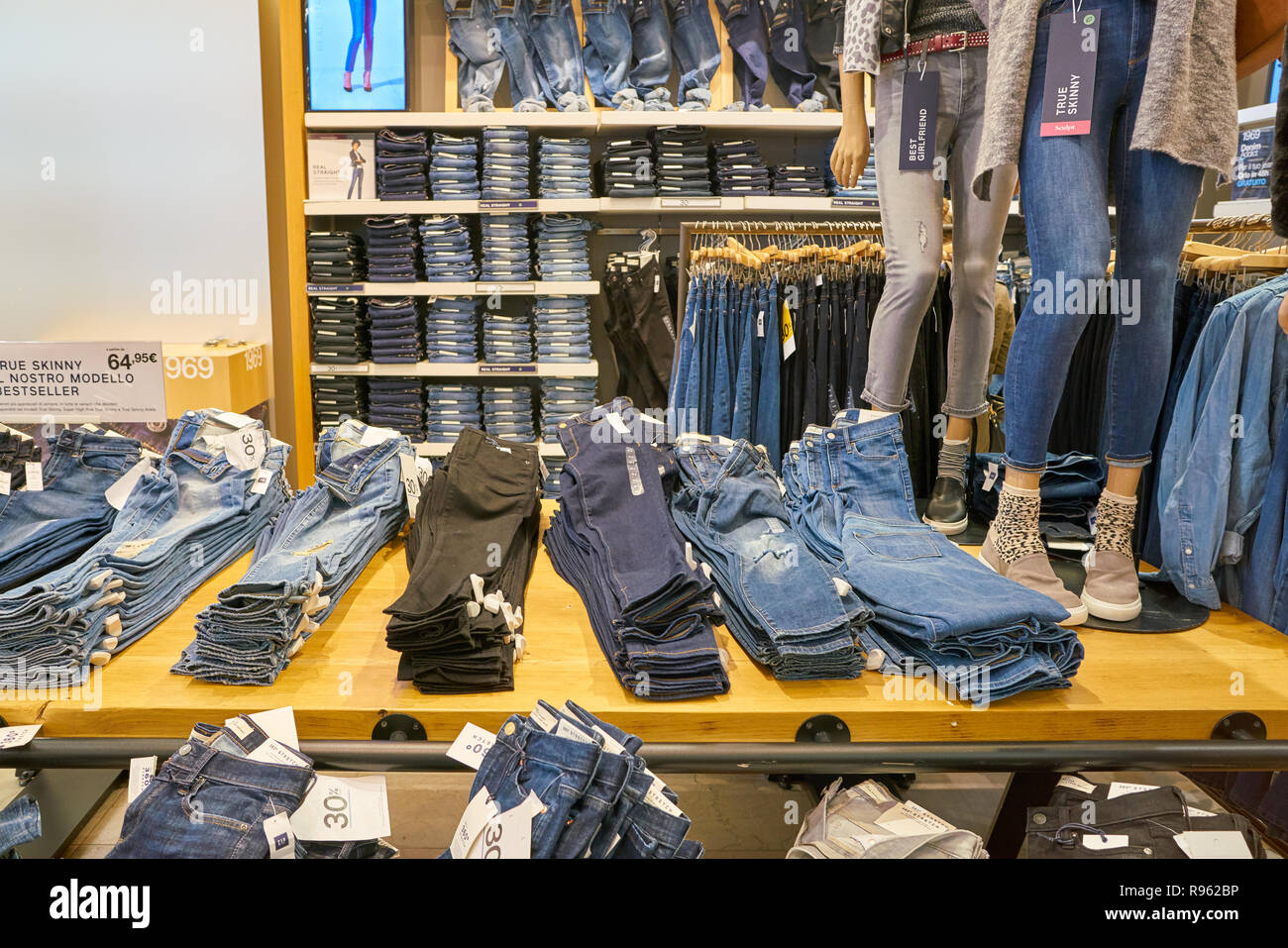 MILAN, ITALY - CIRCA NOVEMBER, 2017: clothing on display at GAP store in  Milan. GAP is an American worldwide clothing and accessories retailer Stock  Photo - Alamy