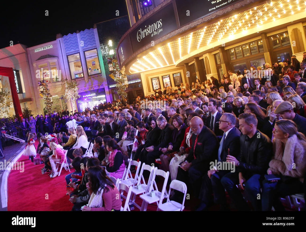 The Grove Christmas Tree Lighting Show Featuring Atmosphere Where Los