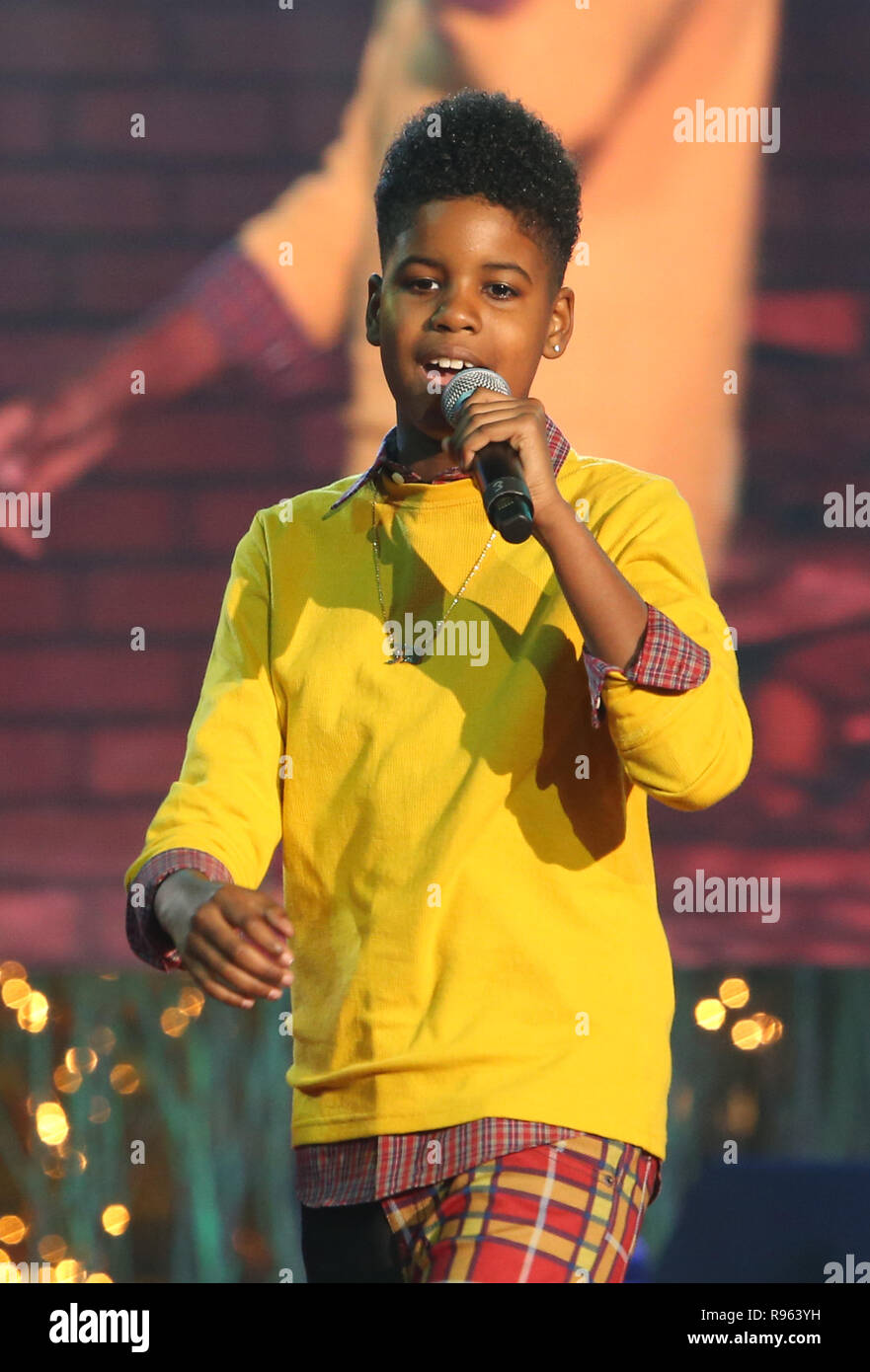 The Grove Christmas Tree Lighting Show Featuring JD McCrary Where Los