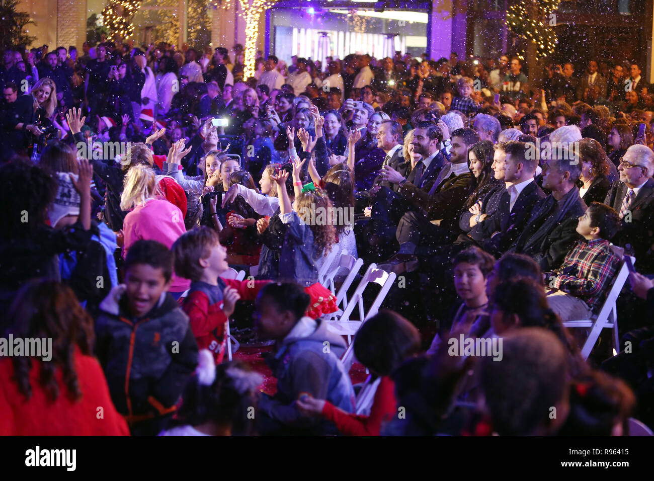 The Grove Christmas Tree Lighting Show Featuring Atmosphere Where Los