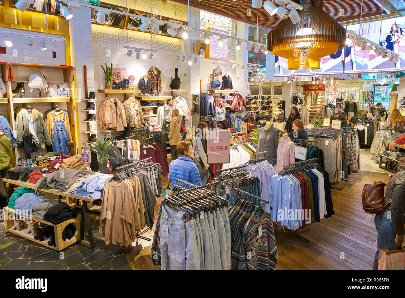 MILAN, ITALY - CIRCA NOVEMBER, 2017: interior shot of Pull&Bear store in  Milan. Pull&Bear is a Spanish clothing and accessories retailer based in  Naro Stock Photo - Alamy