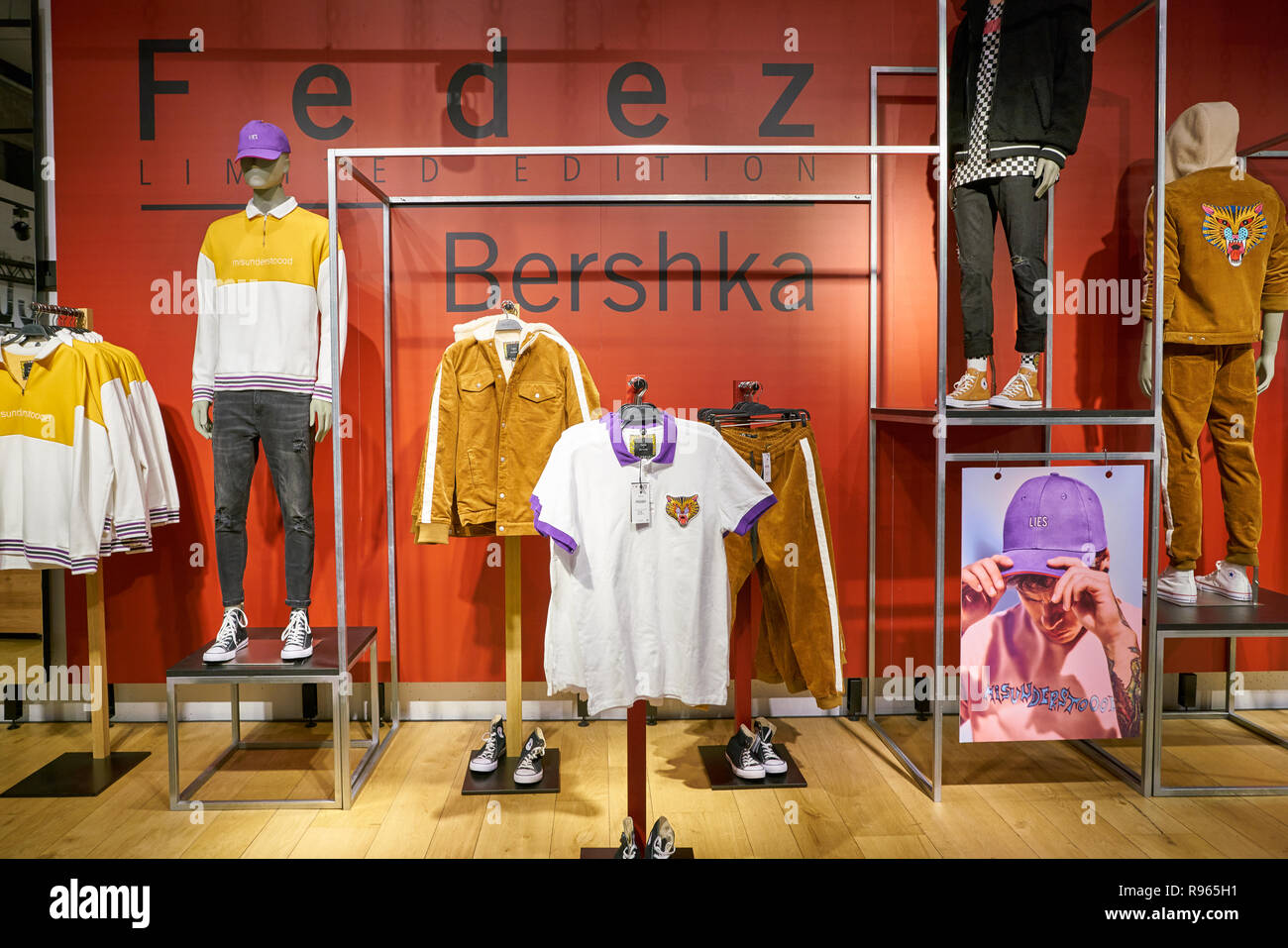Bershka shopping hi-res stock photography and images - Page 5 - Alamy