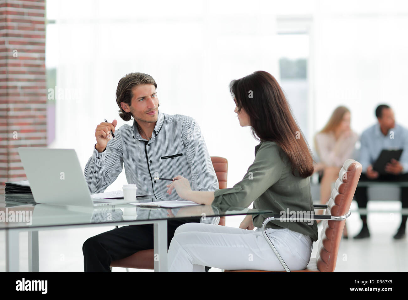 Bank manager and client hi-res stock photography and images - Alamy