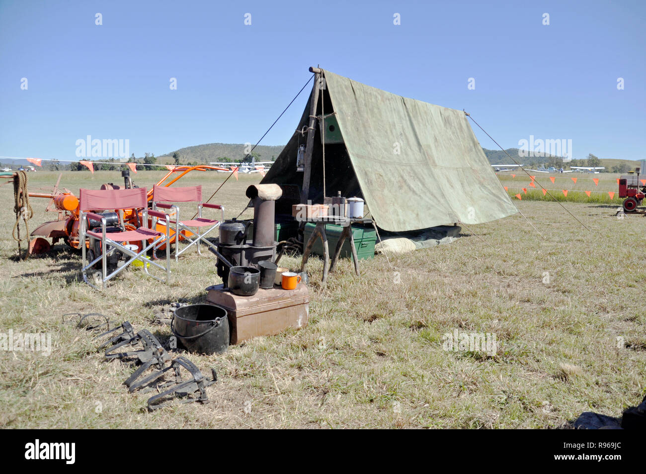 Dingo traps hires stock photography and images Alamy
