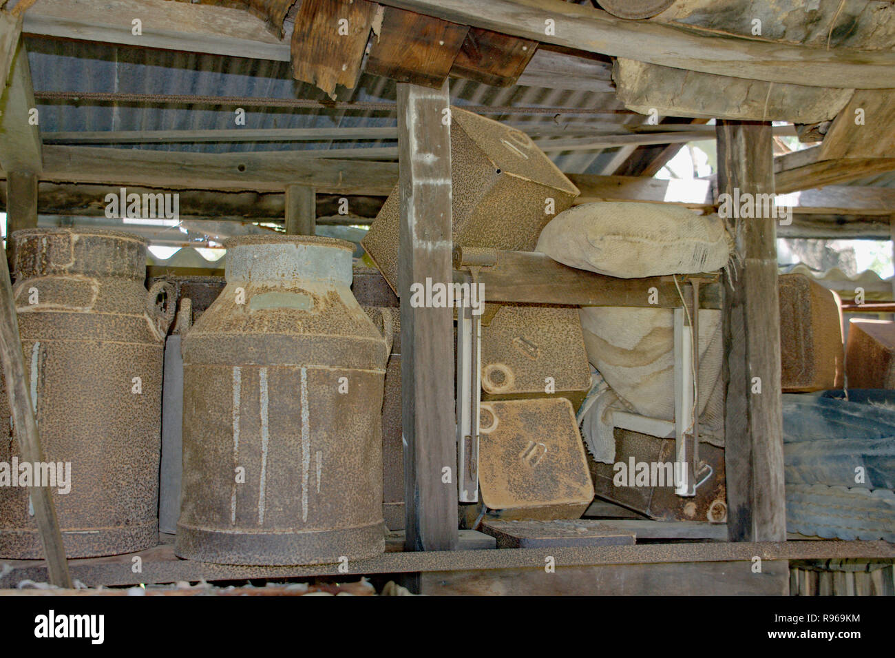 RUSTIC AND VINTAGE OLD CREAM CANS Stock Photo Alamy