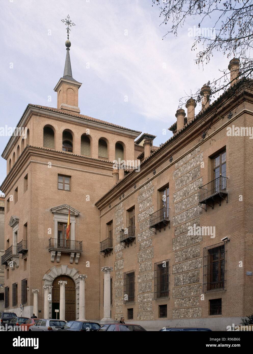 EXTERIOR DE LA ANTIGUA CASA DE LAS 7 CHIMENEAS CONSTRUIDA PARA UNA AMANTE  DE FELIPE II 1577 CONVERTIDA EN MINISTERIO DE CULTURA. Author: HERRERA,  JUAN DE. Location: MINISTERIO DE CULTURA. MADRID. SPAIN