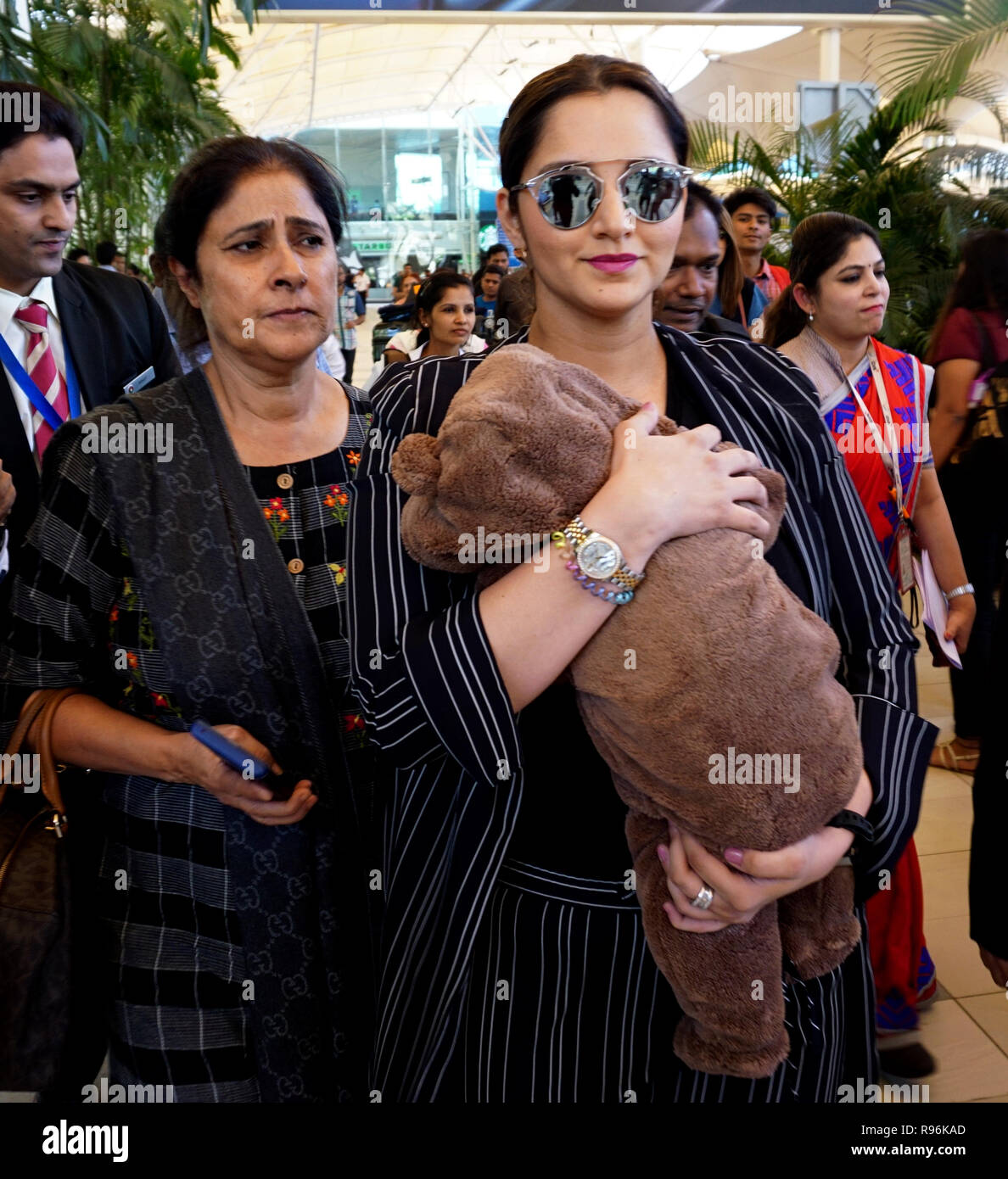 Mumbai, India. 20th Dec, 2018. Indian Tennis player Sania Mirza, who recently welcomed her baby boy Izhaan Mirza Malik with husband Pakistani cricketer Shoaib Malik, seen arriving at the Mumbai airport with her toddler. Credit: Azhar Khan/SOPA Images/ZUMA Wire/Alamy Live News Stock Photo