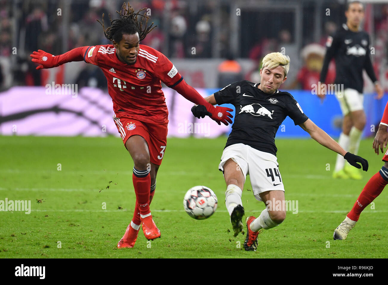 Munich Deutschland 19th Dec 2018 Renato Sanches Fc Bayern Munich Action Duels Versus Kevin Kampl L
