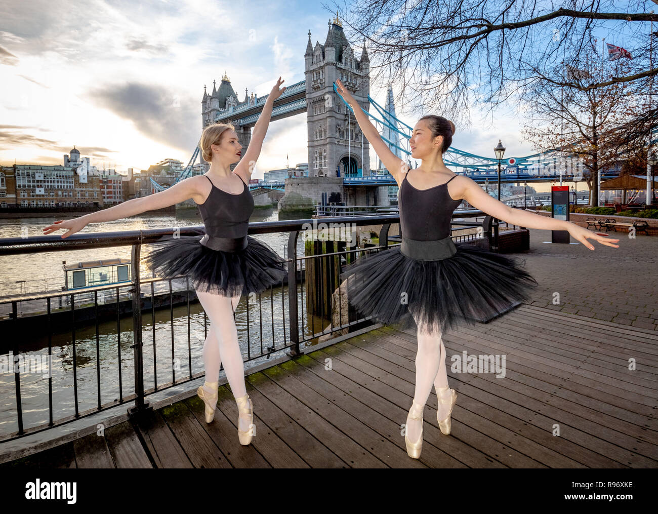 London, UK. 20th December, 2018. Dancers from Semaphore Ballet Company perform at Tower Hill in the last evening sun before the winter solstice. Tonight will be the longest night of the year with the sun not rising until 08:03 GMT on Friday morning. Dancers pictured(L-R) Beth Wareing and Natsuki Uemura. Credit: Guy Corbishley/Alamy Live News Stock Photo