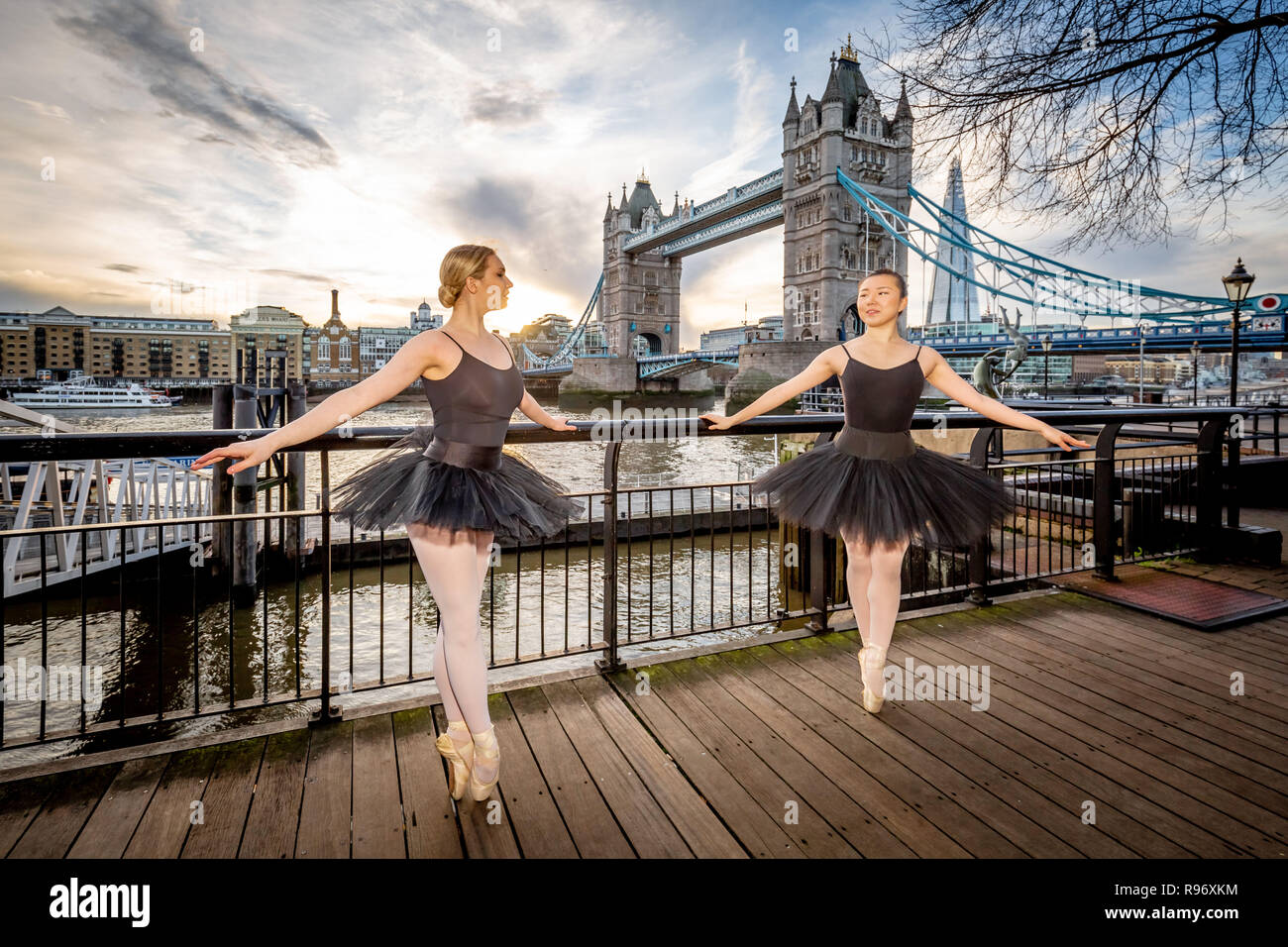 London, UK. 20th December, 2018. Dancers from Semaphore Ballet Company perform at Tower Hill in the last evening sun before the winter solstice. Tonight will be the longest night of the year with the sun not rising until 08:03 GMT on Friday morning. Dancers pictured(L-R) Beth Wareing and Natsuki Uemura. Credit: Guy Corbishley/Alamy Live News Stock Photo