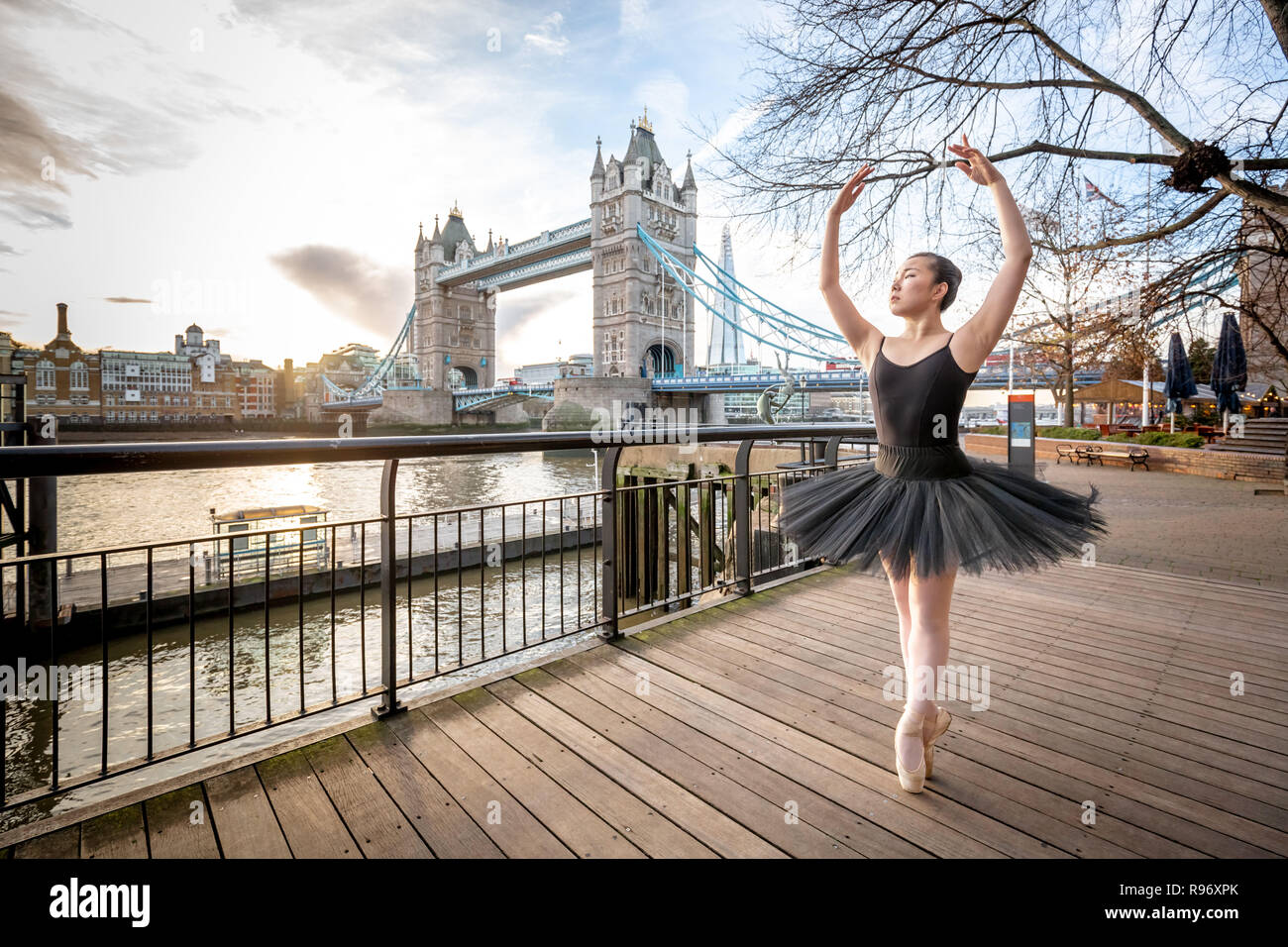 London, UK. 20th December, 2018. Dancers from Semaphore Ballet Company perform at Tower Hill in the last evening sun before the winter solstice. Tonight will be the longest night of the year with the sun not rising until 08:03 GMT on Friday morning. Dancer pictured: Natsuki Uemura. Credit: Guy Corbishley/Alamy Live News Stock Photo
