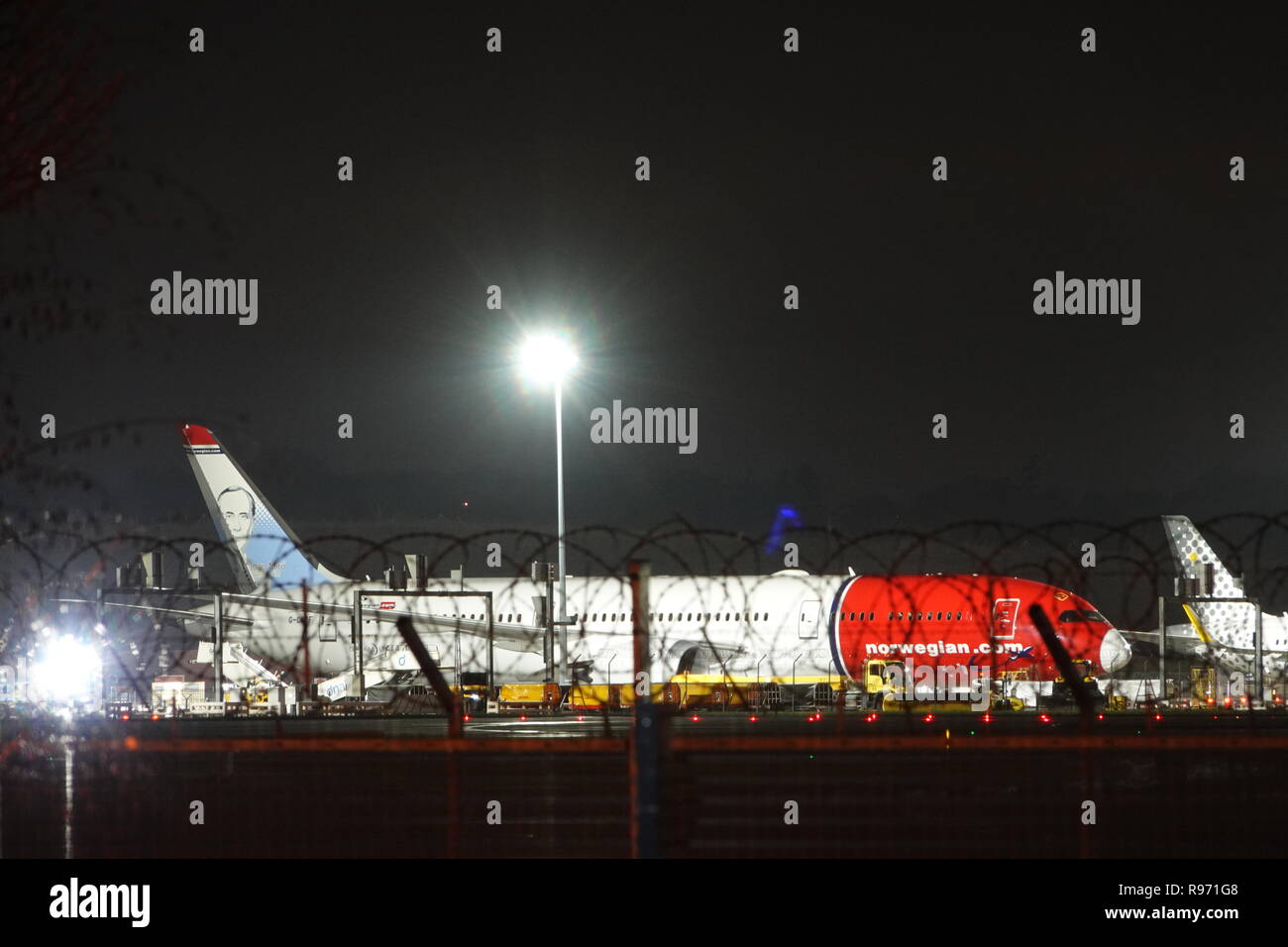 London Gatwick, UK. 20th December, 2018. Passenger jet airplanes grounded at Gatwick Airport on Thursday night, as drone activity causes the airport to close for over 24 hours. Credit: Andy Stehrenberger/Alamy Live News Stock Photo