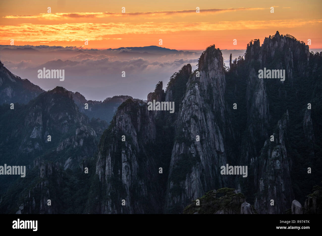 Another beautiful sunrise in Huangshan National Park, Anhui, China Stock Photo