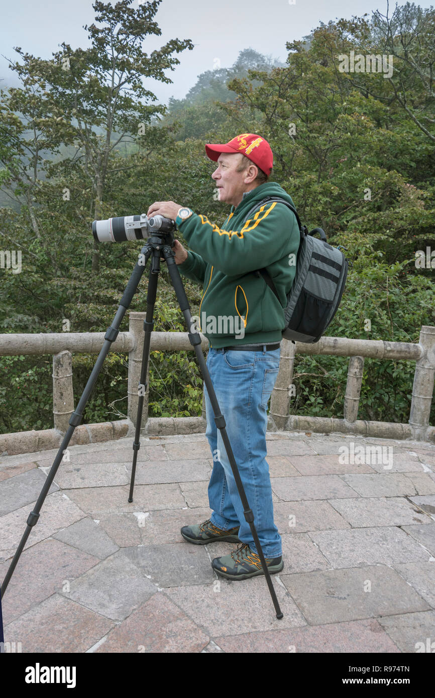Jim Zuckerman in Huangshan National Park, Anhui, China Stock Photo
