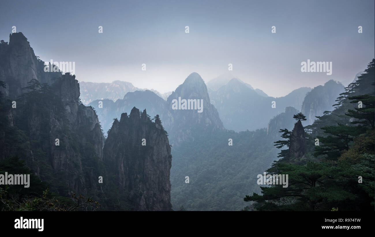 Huangshan National Park in the mists and air pollution, Anhui, China Stock Photo