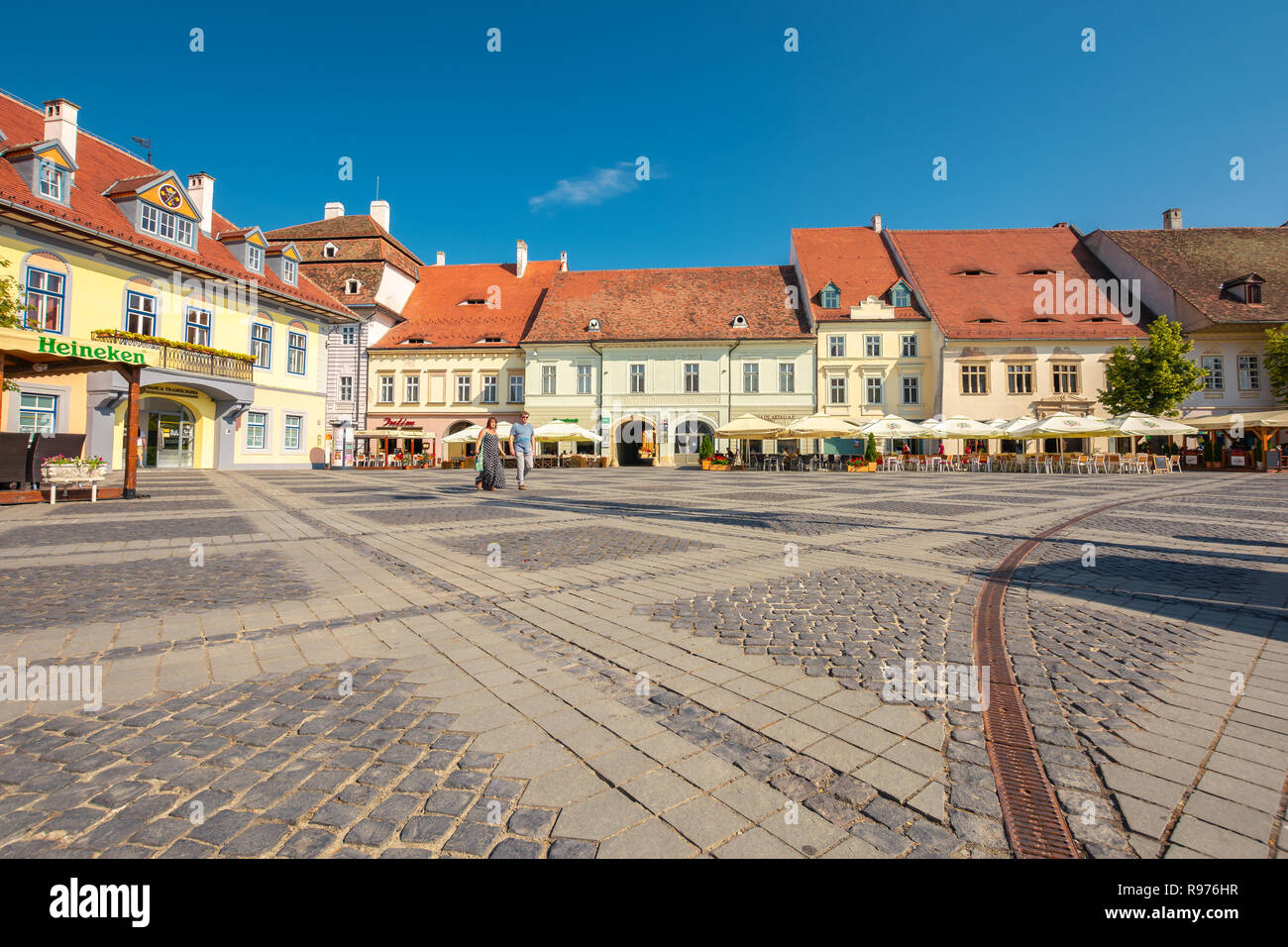 File:Sibiu (Hermannstadt, Nagyszeben) - Large Square (Piața Mare, Großer  Ring).jpg - Wikimedia Commons