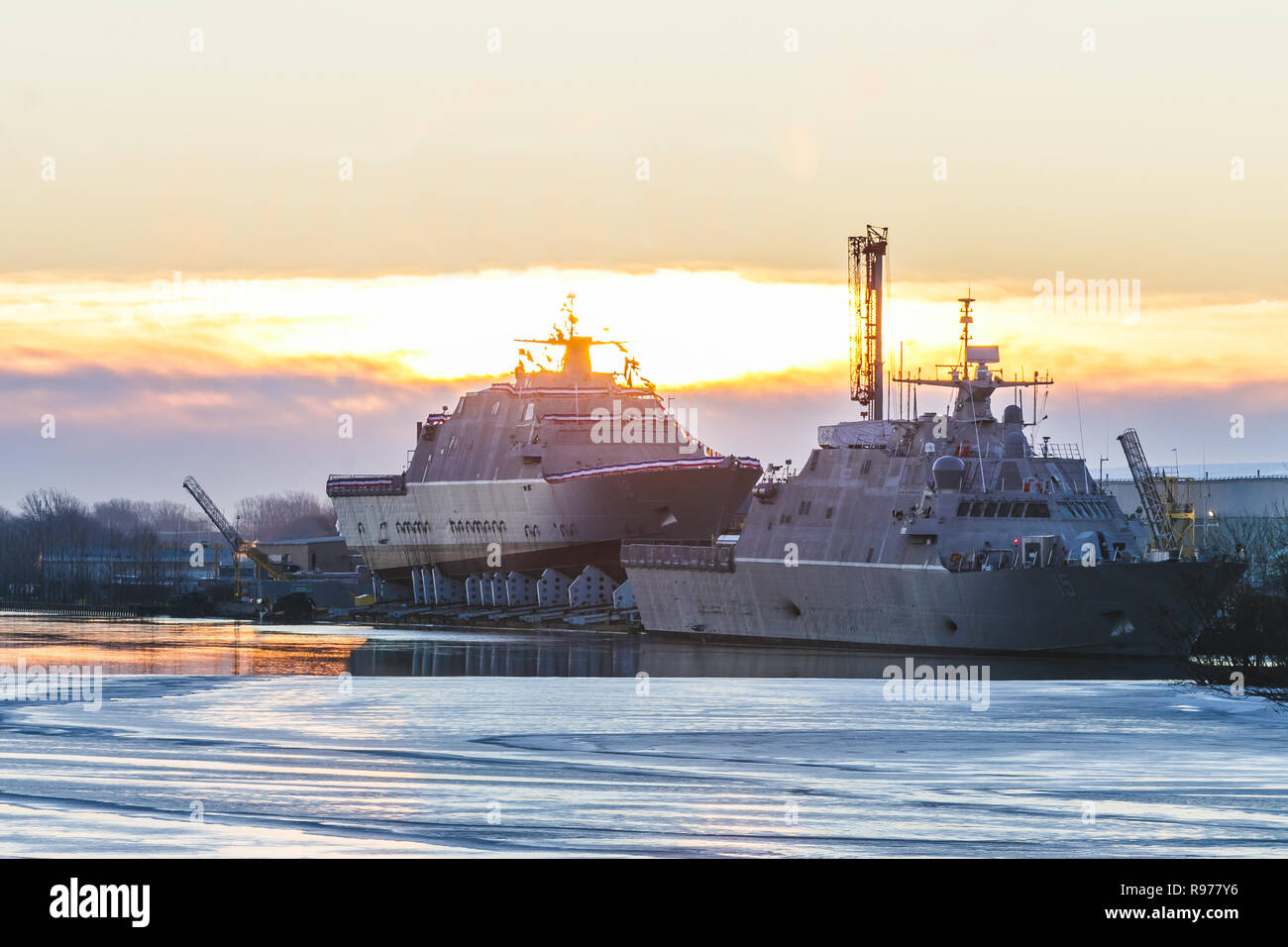 181215-N-N0101-112 MARINETTE, Wisc. (Dec. 15, 2018) The Navy prepares to christen the future littoral combat ship USS St. Louis (LCS 19), left, in Marinette, Wisconsin, Dec. 15, 2018, as USS Billings (LCS 15) is under construction and preparing for commissioning. Once commissioned, LCS-19 will be the seventh ship to bear the name St. Louis, while LCS-15 will be the first U.S Navy ship named after Billings, Montana. (U.S. Navy photo/Released) Stock Photo