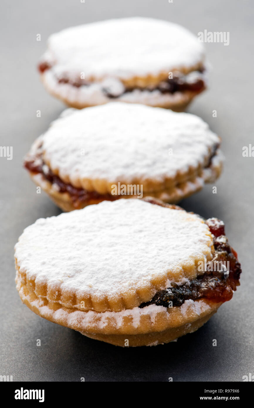 3 mince pies hi-res stock photography and images - Alamy