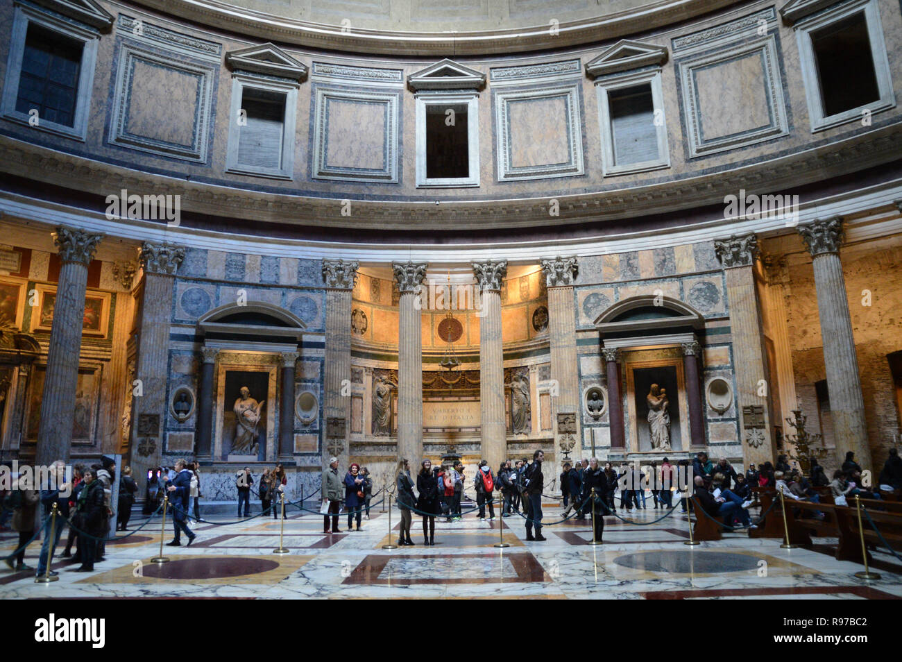 Rome pantheon interior Stock Photo - Alamy