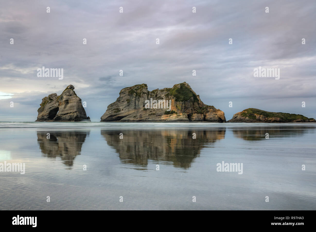 Wharariki Beach, Cape Farewell, Puponga, South Island, New Zealand Stock Photo