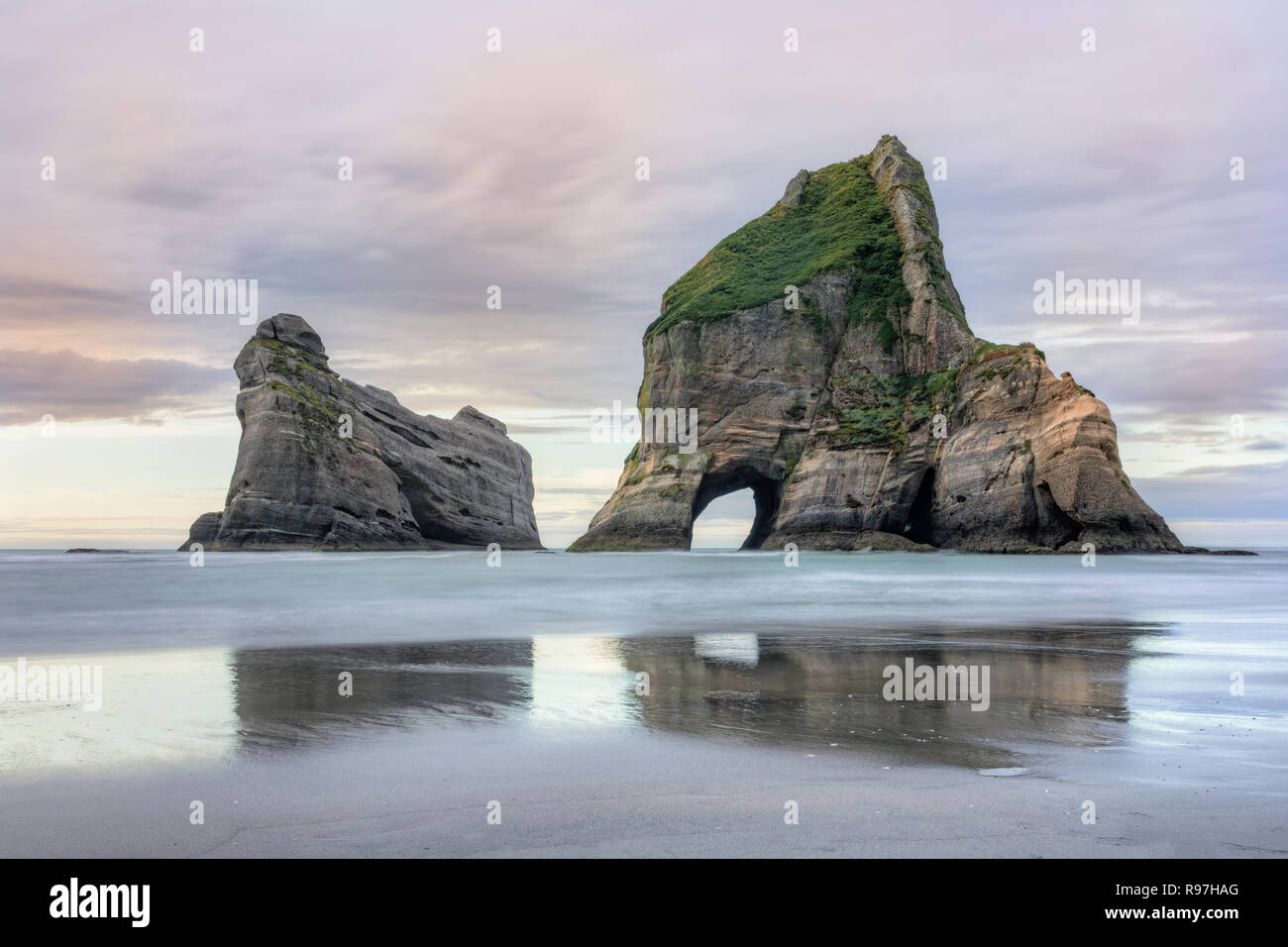 Wharariki Beach, Cape Farewell, Puponga, South Island, New Zealand Stock Photo