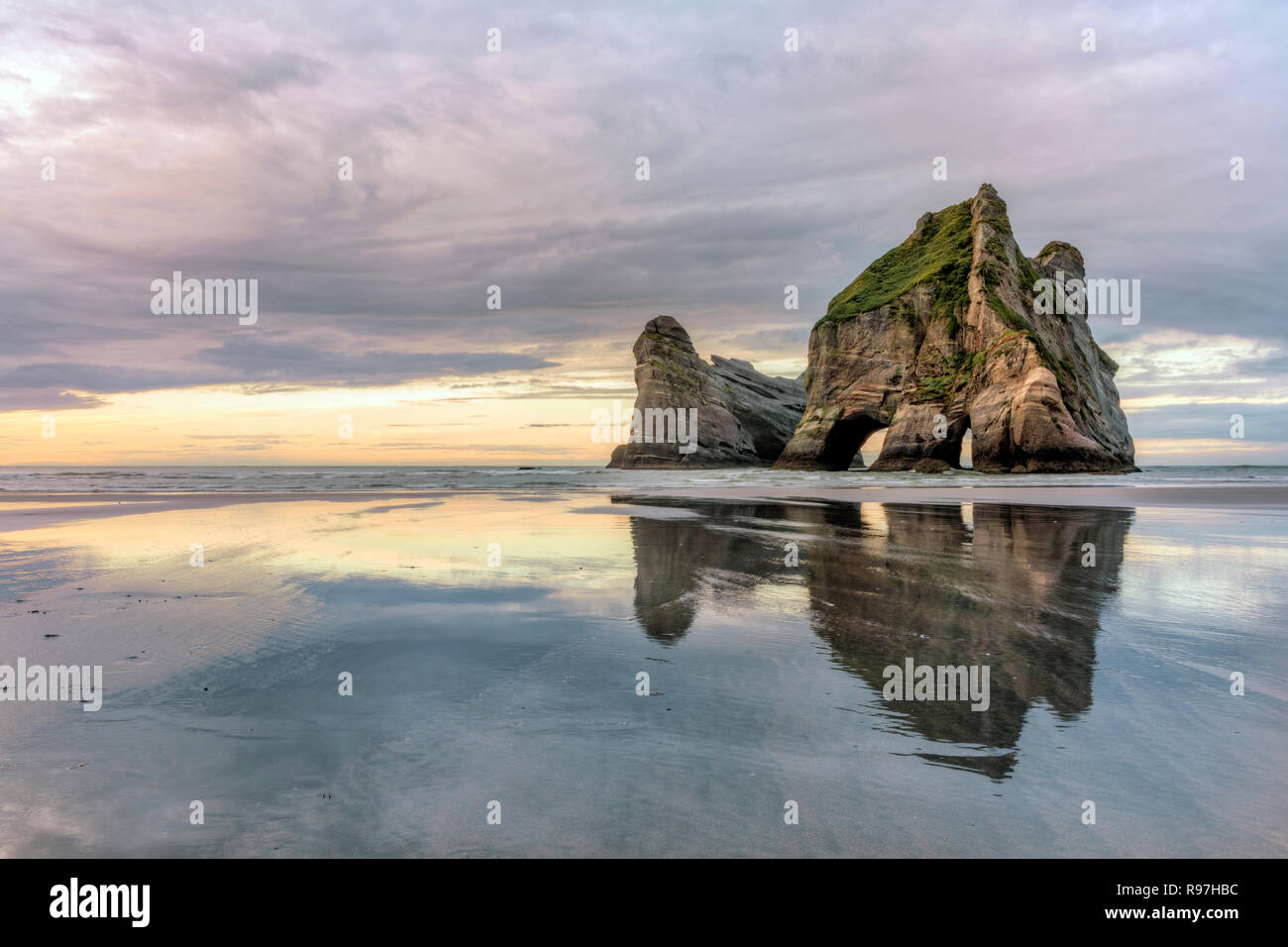 Wharariki Beach, Cape Farewell, Puponga, South Island, New Zealand Stock Photo