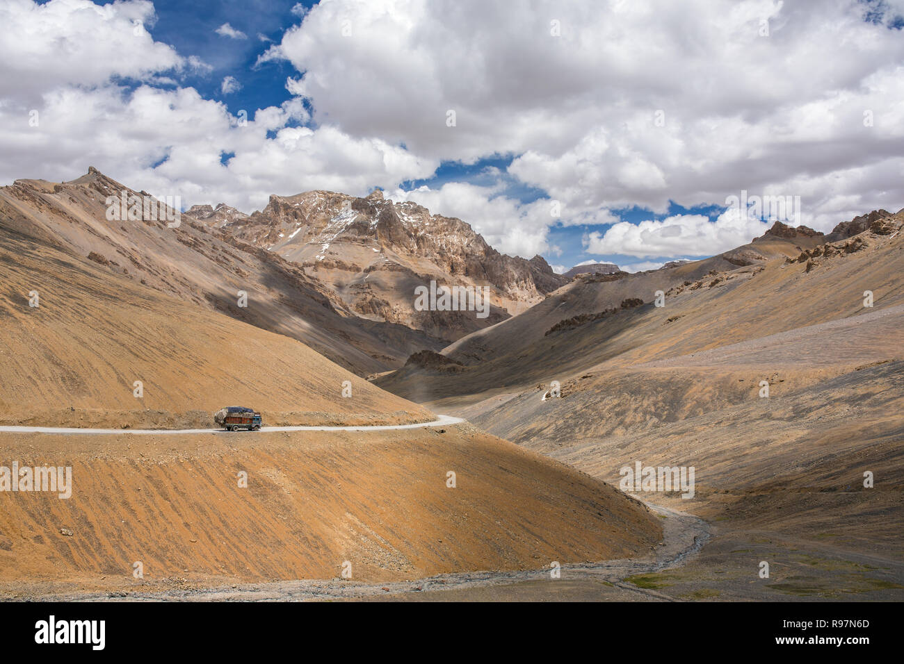 Beautiful mountain landscape on the Manali - Leh road in Ladakh, Jammu and Kashmir, India Stock Photo