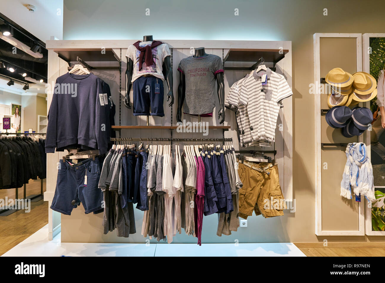mikrocomputer Synes godt om Låne SAINT PETERSBURG, RUSSIA - CIRCA AUGUST, 2017: inside Tom Tailor store at  Galeria shopping center. Tom Tailor is a German lifestyle clothing company  Stock Photo - Alamy