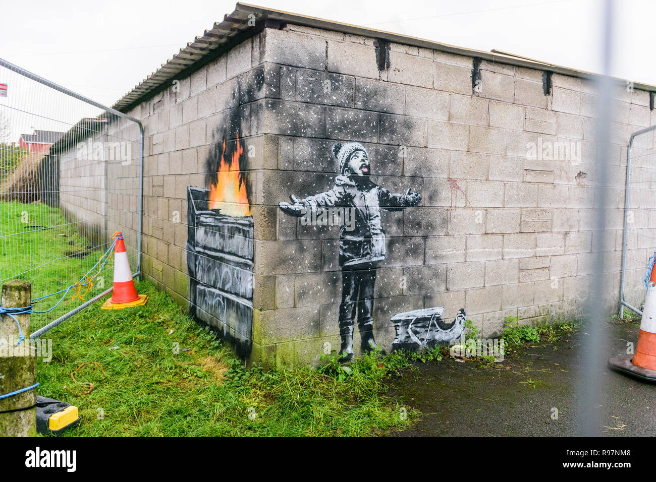 Banksy Spring Banksy artwork hi-res stock photography and images - Alamy