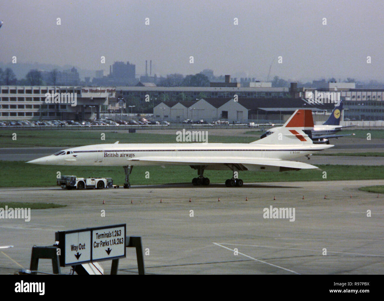 Supersonic british french aircraft concorde hi-res stock photography ...