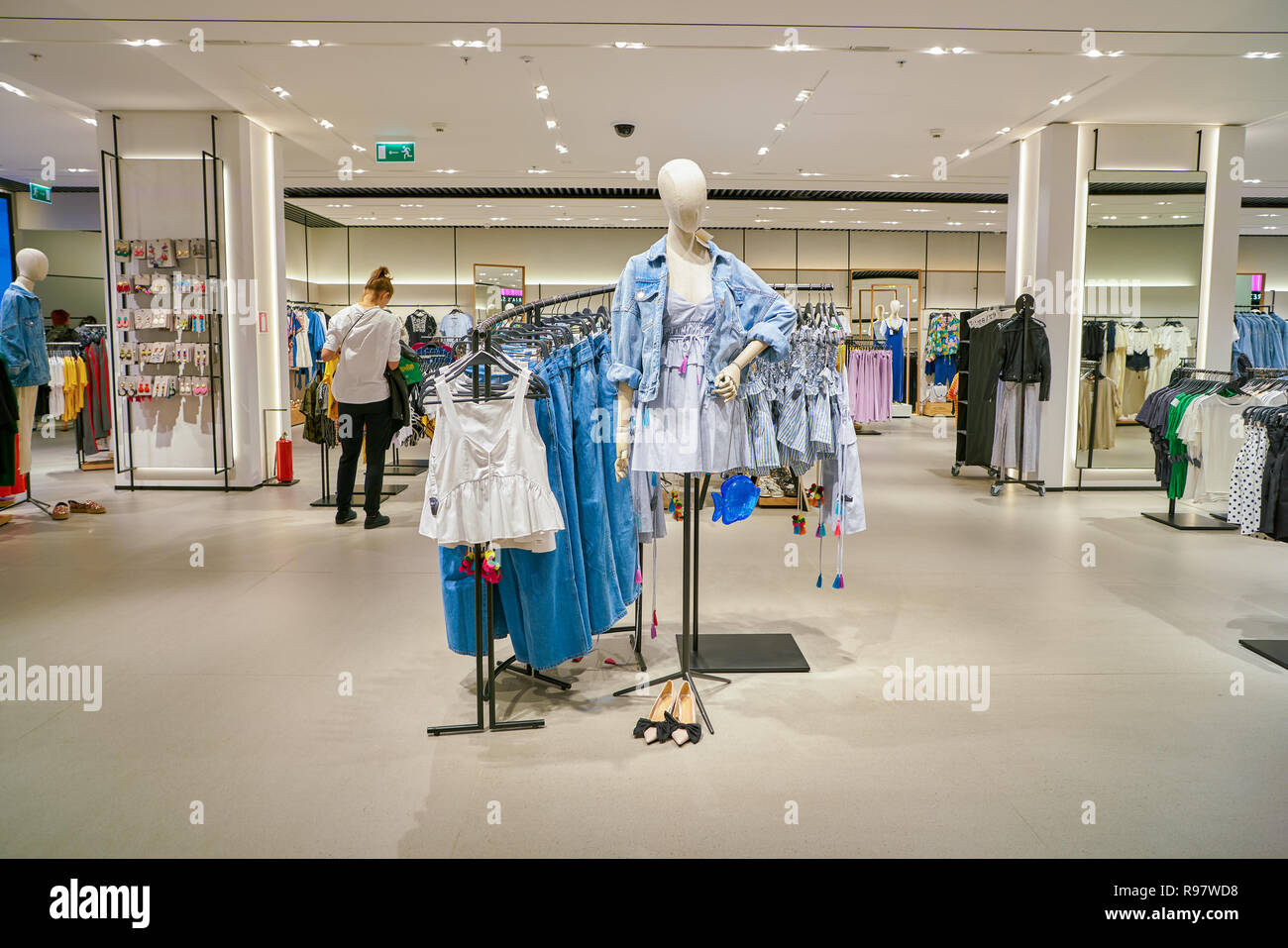 SAINT PETERSBURT, RUSSIA - CIRCA MAY, 2018: interior shot of Zara store in  Galeria shopping center Stock Photo - Alamy