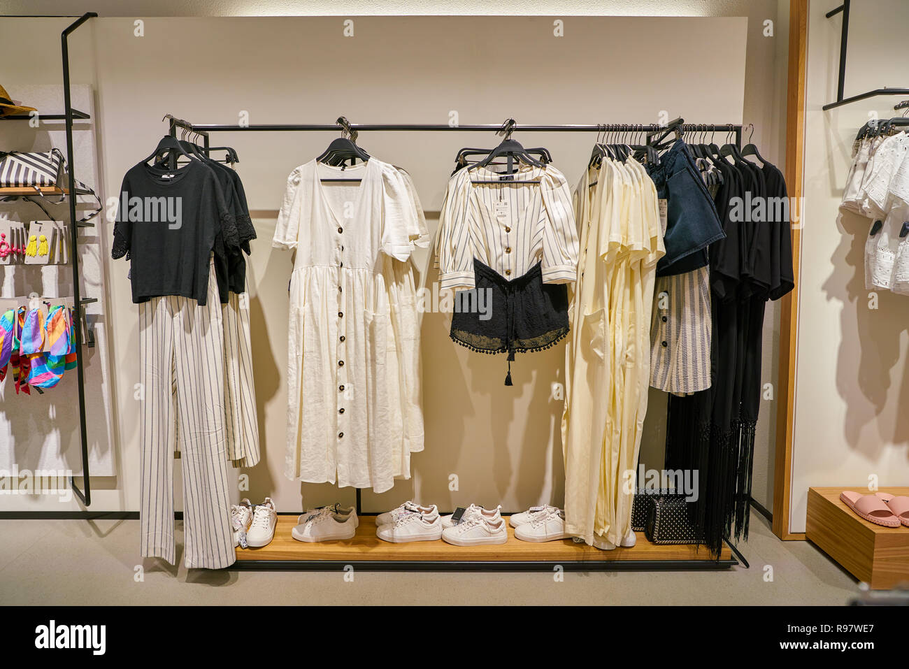 Zara boutique hi-res stock photography and images - Page 9 - Alamy