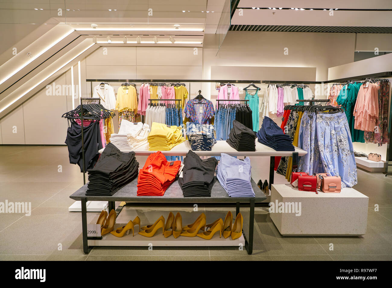 Zara boutique hi-res stock photography and images - Page 9 - Alamy