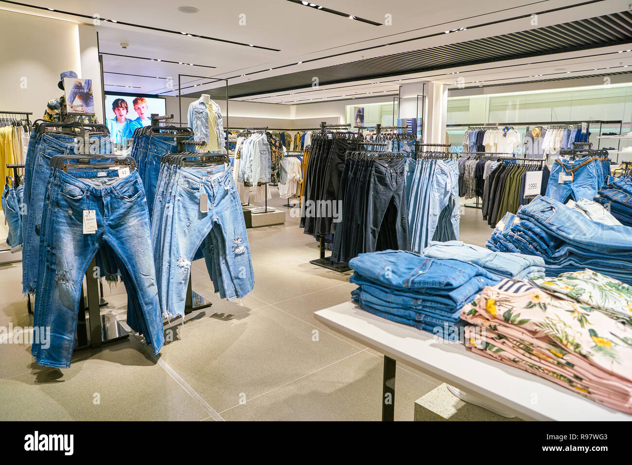 Zara jeans hi-res stock photography and images - Alamy