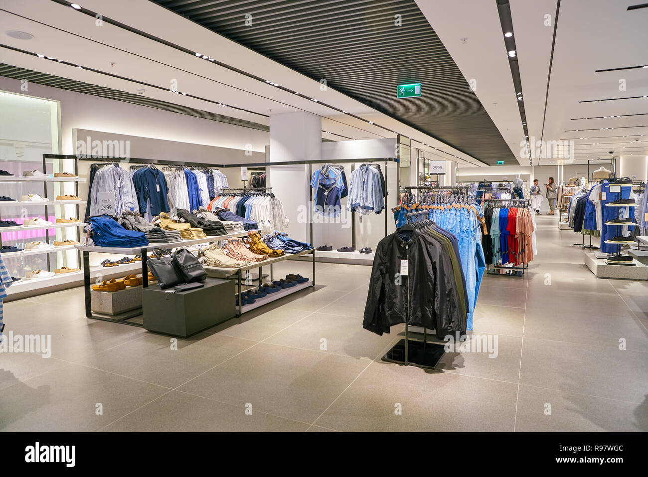 Zara boutique hi-res stock photography and images - Page 9 - Alamy